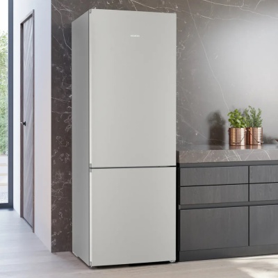 Siemens iQ300 Freestanding Fridge Freezer KG49N2IDF