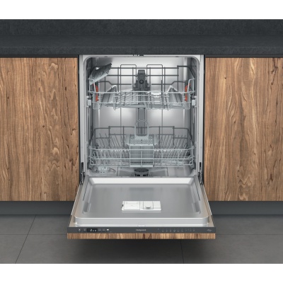 Hotpoint Fully Integrated Dishwasher H2I HD526 B UK